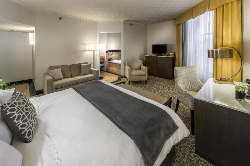 King Suite with Whirlpool image 2