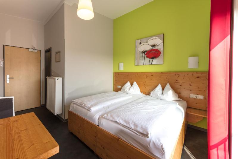 Basic Double Room image 1