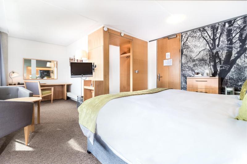 The Jubilee Hotel - image 30
