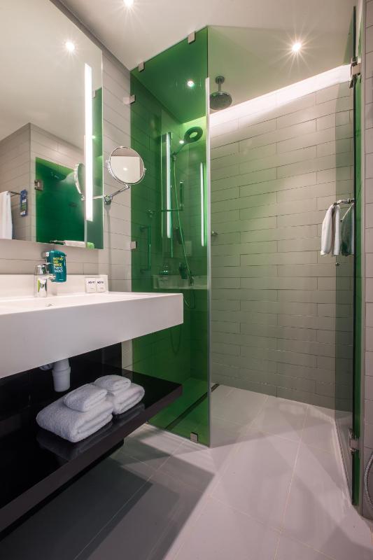 Standard Double or Twin Room image 4