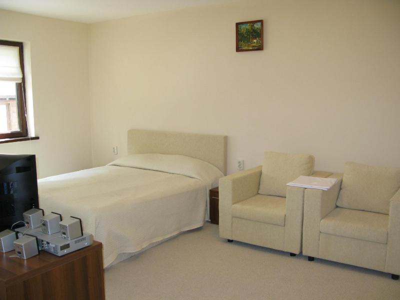 Studio (2 Adults) image 3