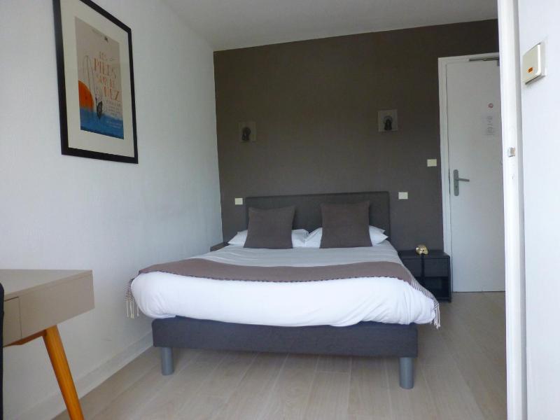 Small Double Room image 3