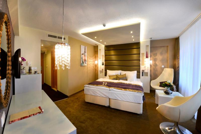 Double Room with Extra Bed (2 Adults + 2 Child) image 2