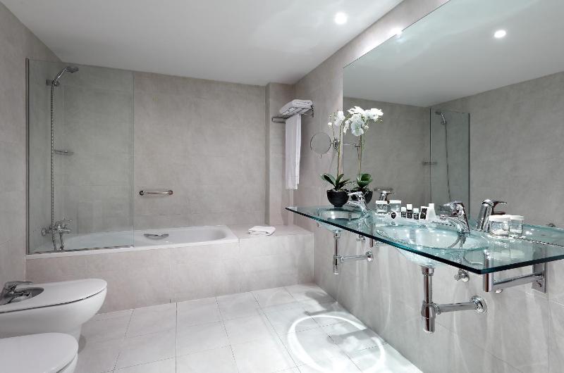 Double Room with Parking image 3