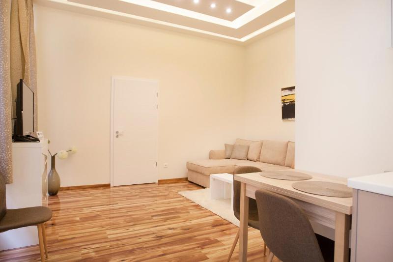 Roxana apartments - image 9