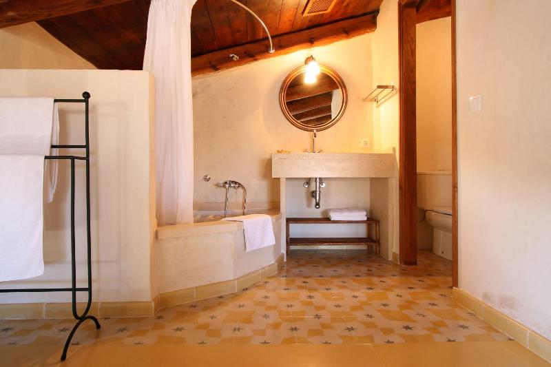Double or Twin Room image 3