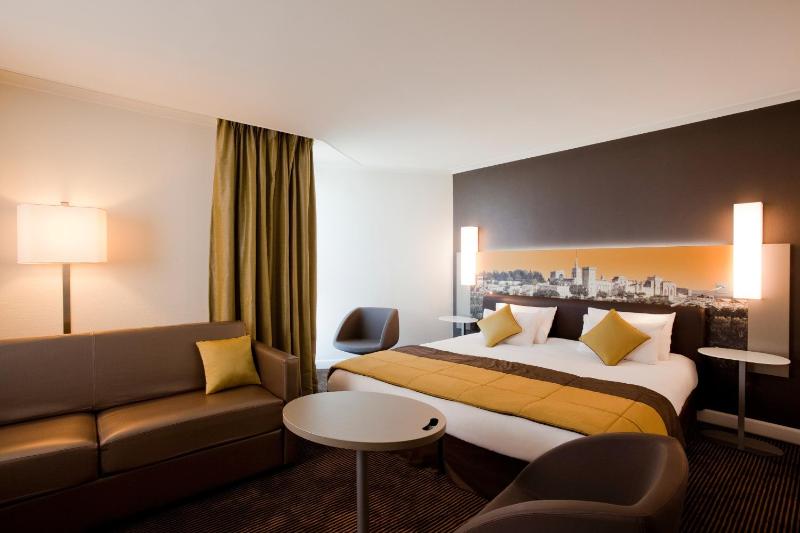 Superior Double Room with Sofa Bed image 1