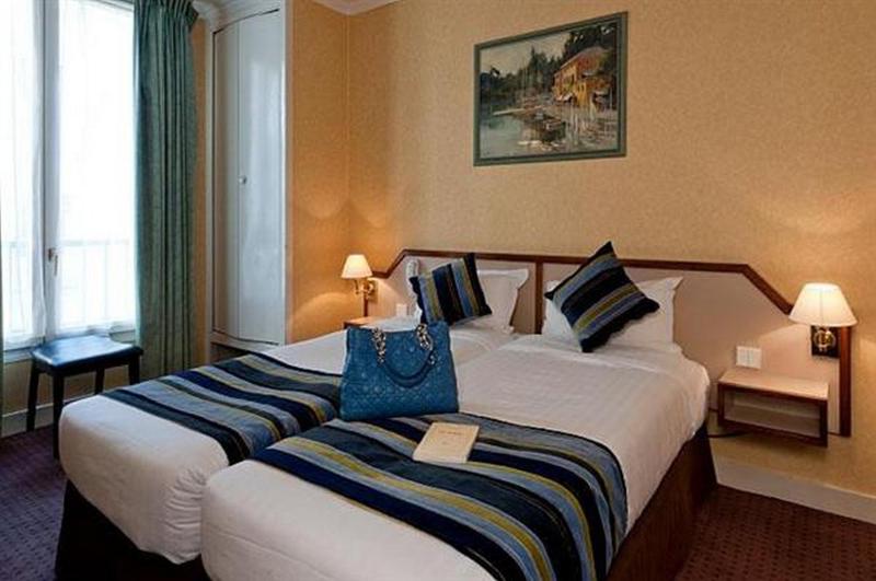 Twin Room image 3