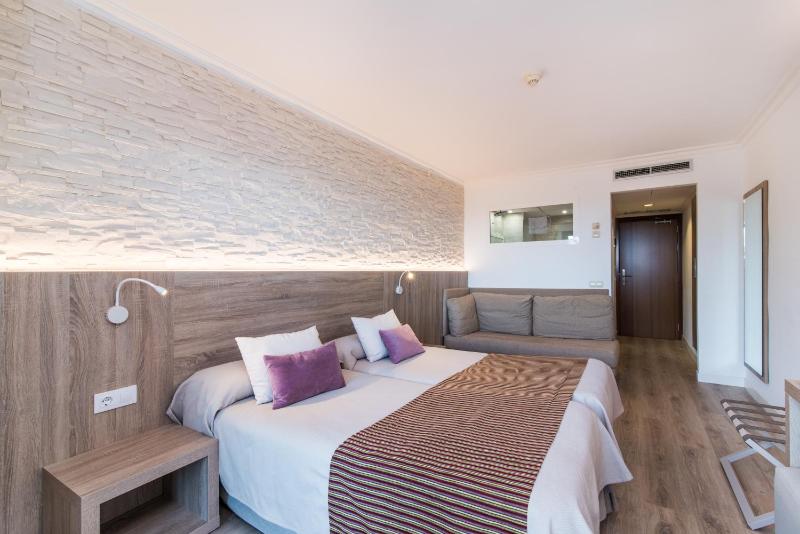 Double Room with Sea View image 3