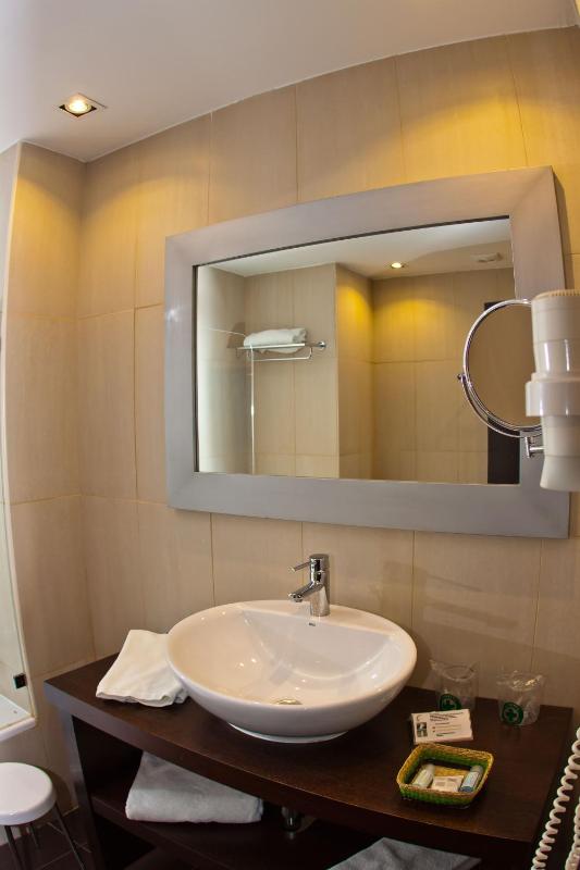 King Room with Parking image 3