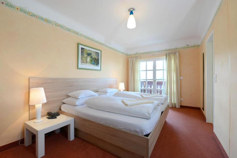 Large Double Room with Balcony and Lake View image 3