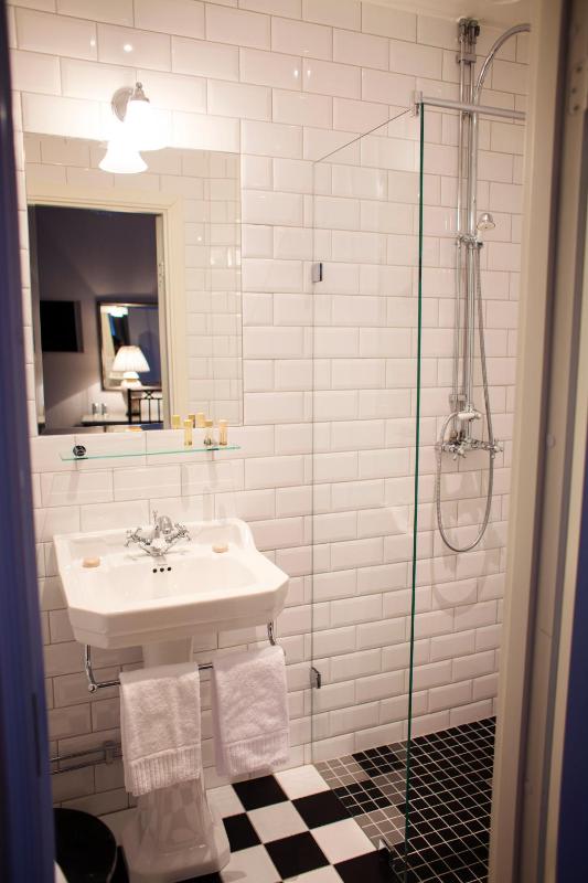 Standard Twin Room image 2