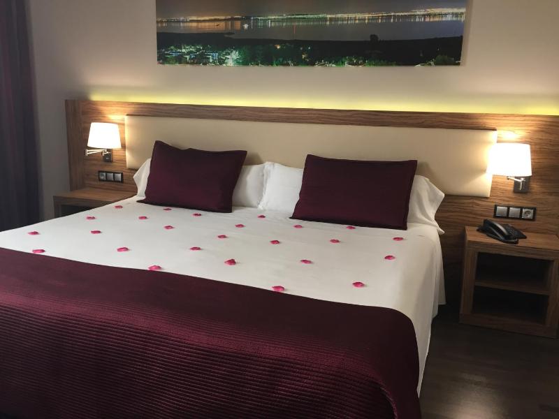 Romantic Double Room image 4