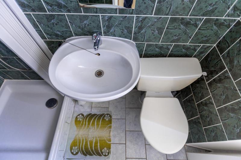 Single Room image 4