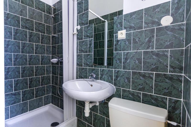 Single Room image 3