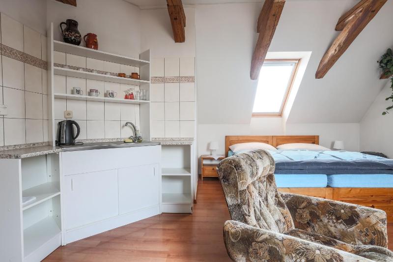 Double Room image 3
