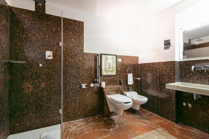 Deluxe Suite image 3