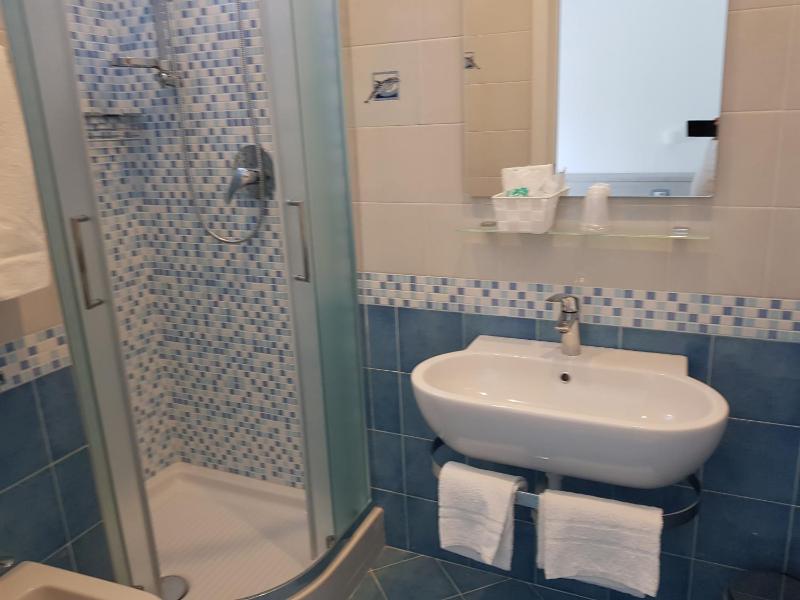 Double or Twin Room with Sea View image 4