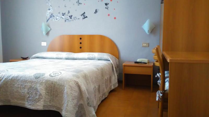 Double Room image 1