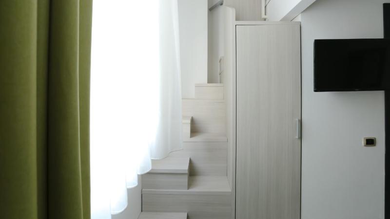 Budget Double or Twin Room - Split Level image 4