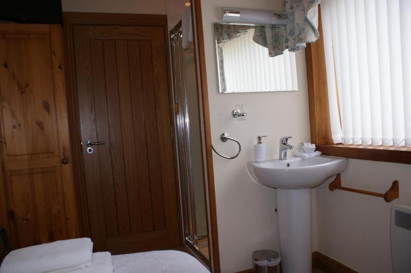 Single Room with Private External Bathroom image 2