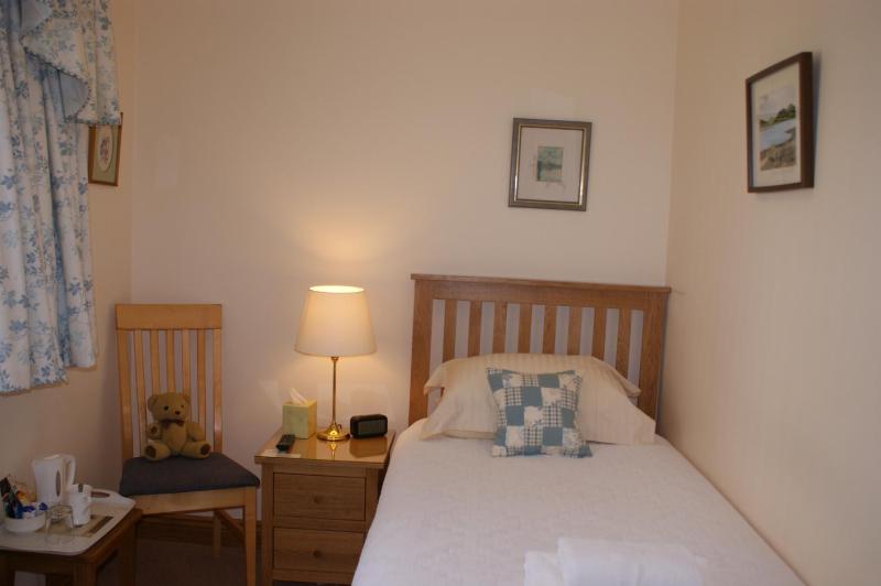 Single Room with Private External Bathroom image 3