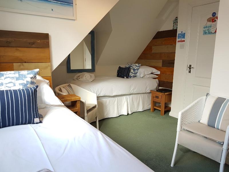 Twin Room image 2