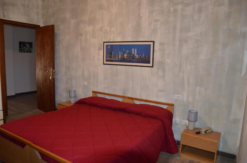 Twin Room with Private Bathroom image 2