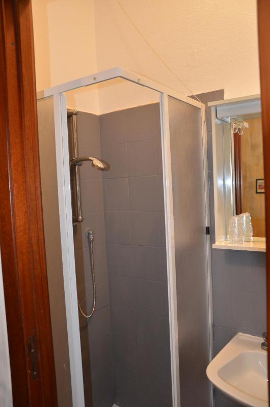Single Room image 4
