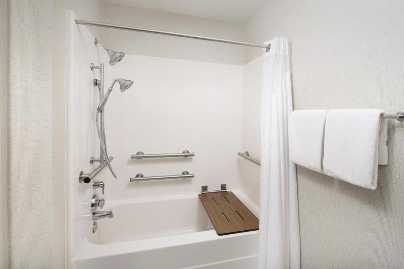 King Room - Mobility Access/Hearing Accessible image 3