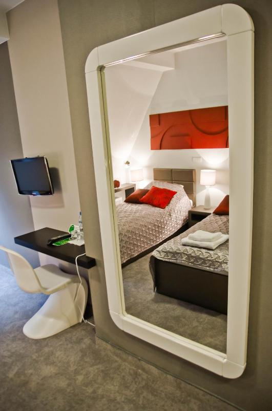Deluxe Double Room with Balcony image 2