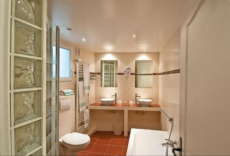Superior Triple Room image 3