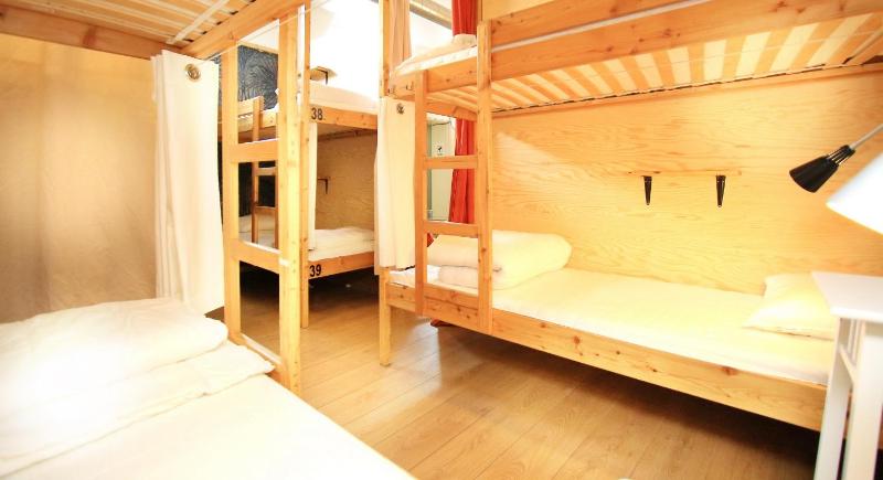 Single Bed in Mixed Dormitory Room image 2
