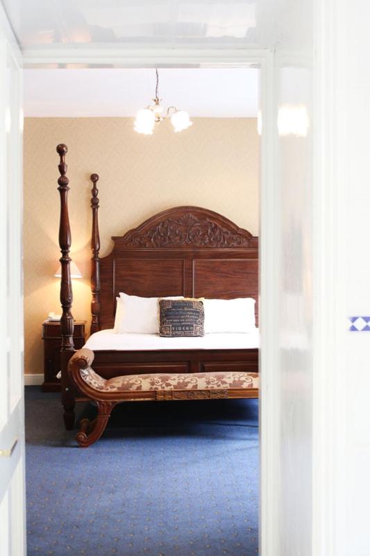 Deluxe Double Room image 2