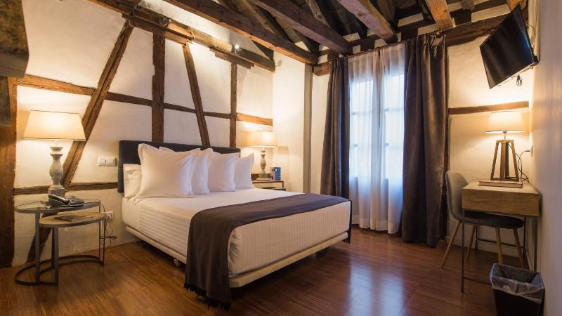 Superior Double Room image 4