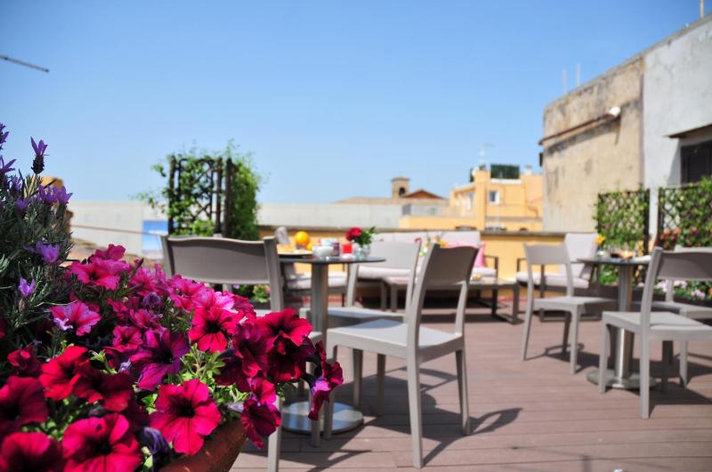 Piccola Navona Roof Garden - image 5
