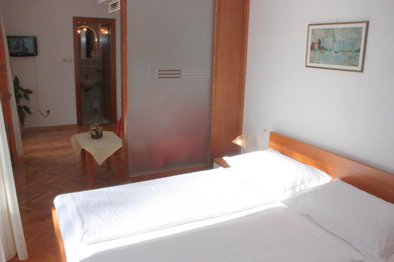 Double Room with Sea View image 2