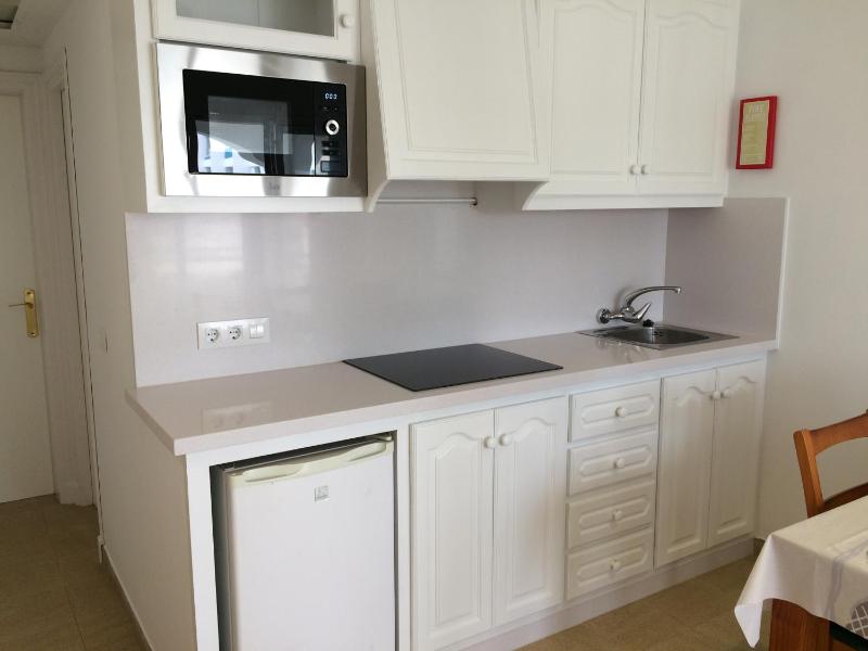 One-Bedroom Apartment image 2