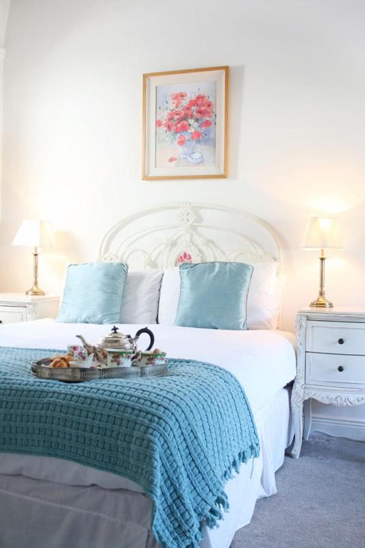 Standard Double Room image 3