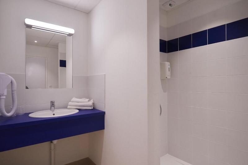 Room 1 person image 3