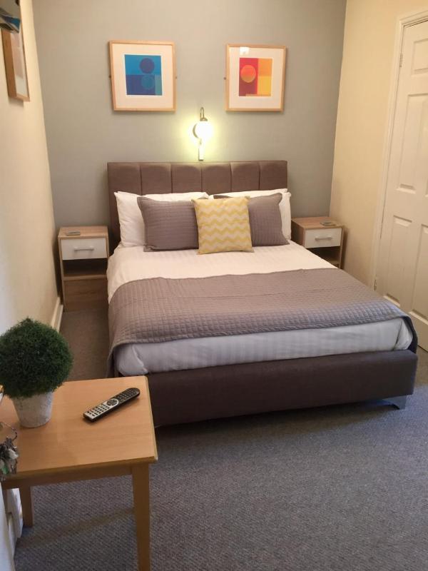 Double Room image 3