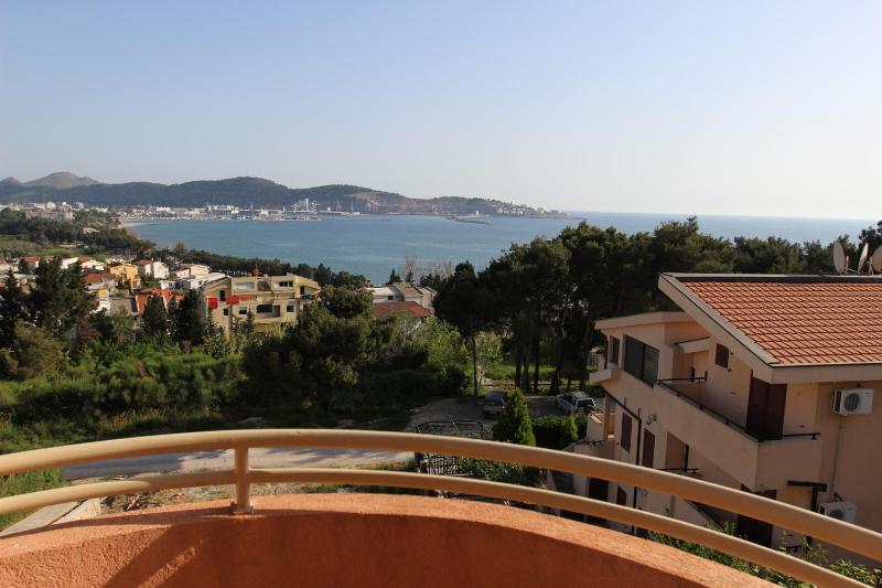 Apartment with Sea View image 2