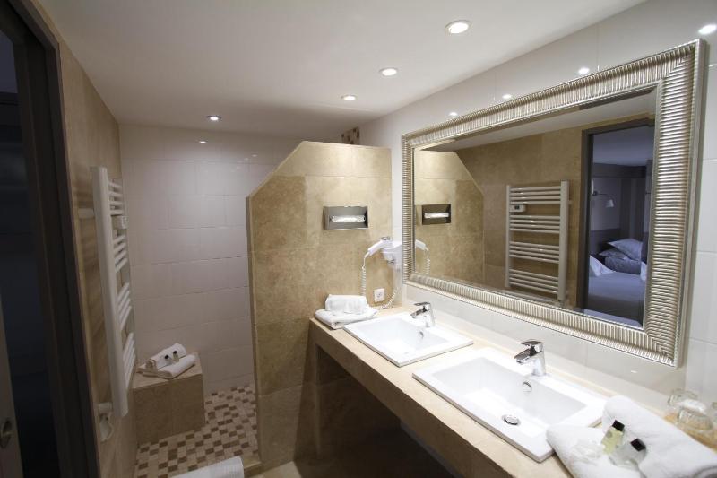 Classic Triple Room image 3