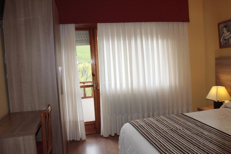 Double or Twin Room image 4