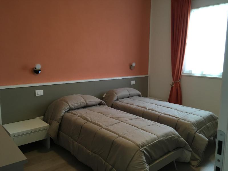 Double or Twin Room with Private Bathroom image 1