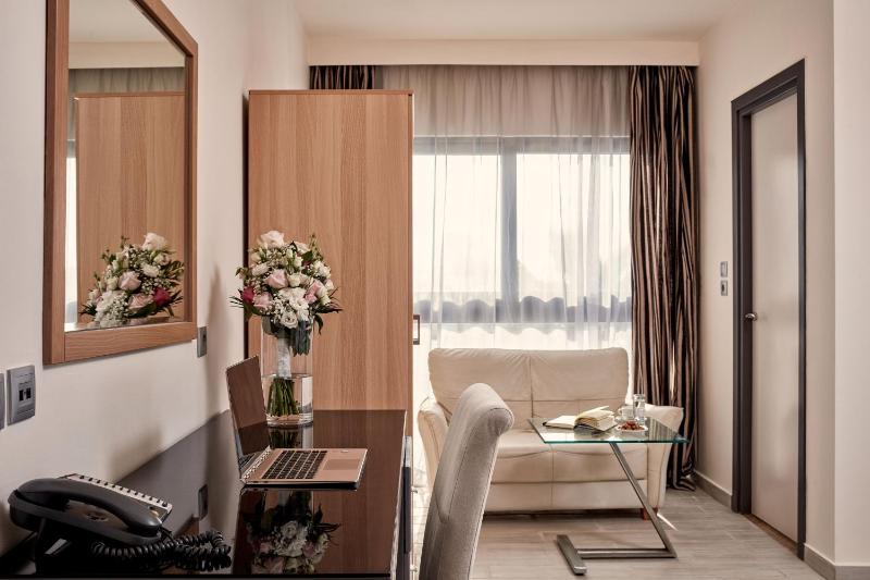 Suite with Panoramic View image 3