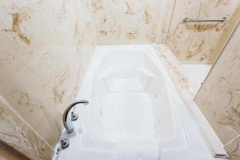 King Room with Spa Bath - Non-Smoking image 4