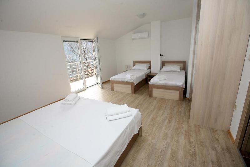 Studio Apartment with Sea View image 2