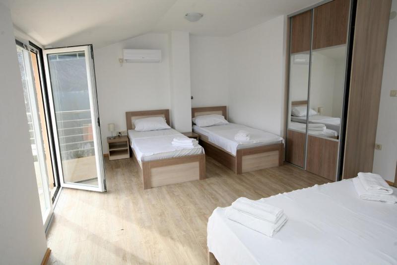 Studio Apartment with Sea View image 4