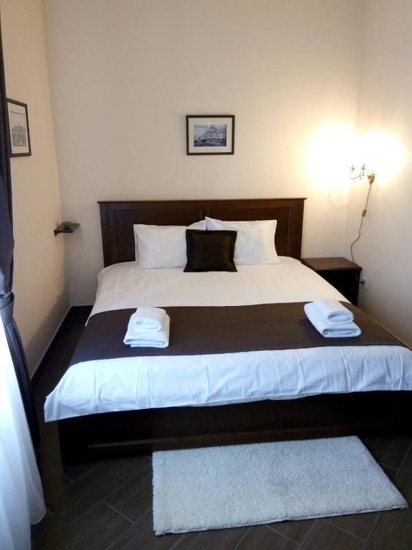 Double Room image 2